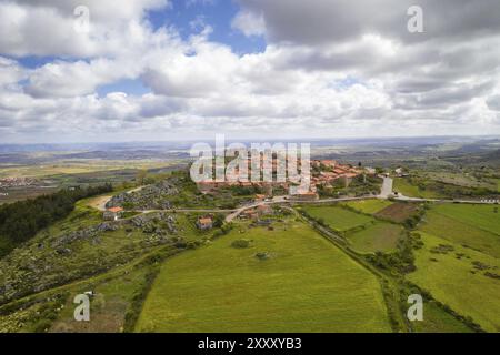 Castelo Rodrigo drone vue aérienne village paysage, au Portugal Banque D'Images