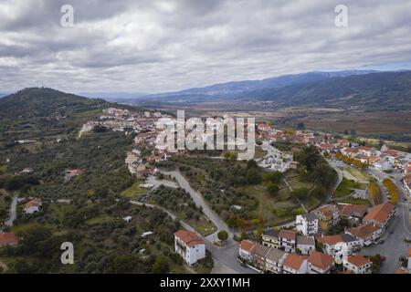 Belmonte village historique drone vue aérienne du château au Portugal Banque D'Images