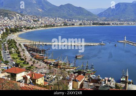 Vue sur le port d'Alanya péninsule. Riviera turque Banque D'Images