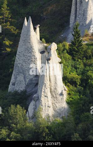 Pyramides de terre d'Euseigne dans le Val d'Heremence dans le canton du Valais en Suisse Banque D'Images