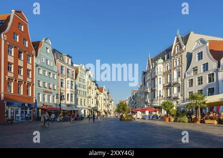 Vue sur Kroepeliner Strasse à Rostock Banque D'Images