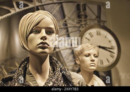 Mannequins avec horloge Banque D'Images