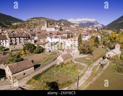 Village de Hecho, vallée de Hecho, vallées occidentales, chaîne de montagnes pyrénéennes, province de Huesca, Aragon, Espagne, Europe Banque D'Images