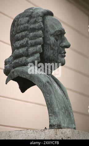 Buste en bronze de Bruno Eyermann à Weimar au Palais Rouge (Platz der Demokratie) Banque D'Images