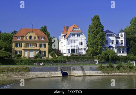 Europe, Allemagne, Rhénanie du Nord-Westphalie, Bonn, Mehlem, villas anciennes sur les rives du Rhin, Bonn, Rhénanie du Nord-Westphalie, Allemagne, Europe Banque D'Images