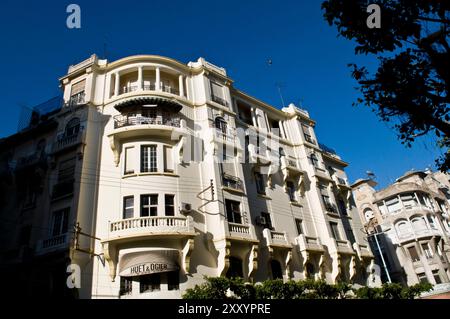 Beaux bâtiments blancs dans le centre financier de Casablanca Maroc. Banque D'Images