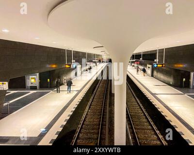 U-Bahn ligne U5 stations Rotes Rathaus. Pièce nouvellement construite et dernière extension de la ligne souterraine U5. Berlin, Allemagne. Berlin U-Bahn U5 Rotes Rathaus Berlin Allemagne Copyright : xGuidoxKoppesxPhotox Banque D'Images