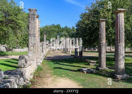 Olympia, Grèce - 9 octobre 2019 : ruines antiques sous ciel bleu clair. Banque D'Images