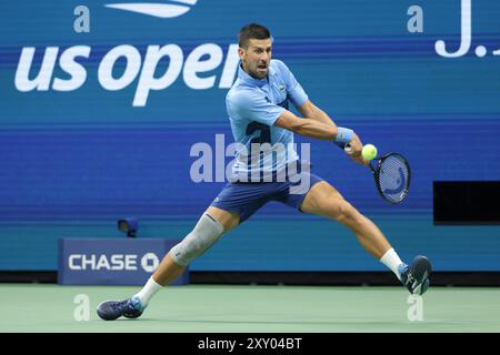 New York, États-Unis. 27 août 2024. Novak Djokovic de Serbie pendant le premier jour de l'US Open 2024, tournoi de tennis du Grand Chelem le 26 août 2024 au centre national de tennis USTA Billie Jean King à Flushing Meadows, Queens, New York City, États-Unis - photo Jean Catuffe/DPPI crédit : DPPI Media/Alamy Live News Banque D'Images