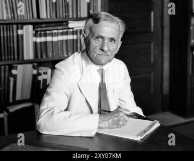 Dr Albert A. Michelson, physicien. Date de création : entre 1929 et 1931. Comté de Los Angeles. Éditeurs : Los Angeles Times. Cette photographie apparaît avec l'article, "Michelson succombs", Los Angeles Times, 10 mai 1931. Banque D'Images