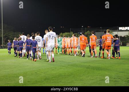 Richlands, Australie. 27 août 2024. Richlands, le 27 août 2024 : les joueurs entrent sur le terrain avant le match entre le Lions FC et les Western Sydney Wanderers dans la manche de la Coupe d'Australie de 16 au Luxury Paints Stadium Matthew Starling (Promediapix/SPP) crédit : SPP Sport Press photo. /Alamy Live News Banque D'Images