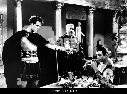 HENRY WILCOXON : Marc Antony C. AUBREY SMITH : Enobarbus et WARREN WILLIAM : Julius Caesar dans CLÉOPÂTRE 1934, réalisateur CECIL B. DeMille costumes de Miss Colbert Travis Banton Paramount Pictures Banque D'Images