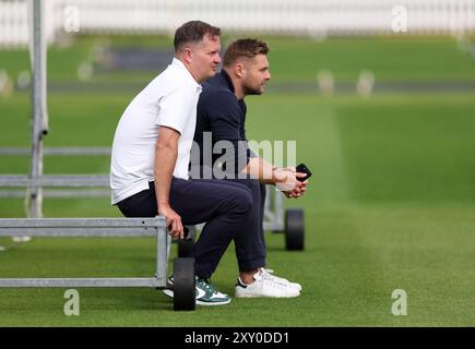 Rob Key, directeur général de l'Angleterre, et Luke Wright, sélectionneur masculin, lors d'une séance de filets à Lord's, Londres. Date de la photo : mardi 27 août 2024. Banque D'Images