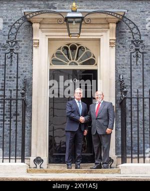 Londres, Angleterre, Royaume-Uni. 27 août 2024. Le premier ministre britannique KEIR STARMER accueille le prince héritier de Bahreïn SALMAN BIN HAMAD Al KHALIFA au 10 Downing Street. (Crédit image : © Tayfun Salci/ZUMA Press Wire) USAGE ÉDITORIAL SEULEMENT! Non destiné à UN USAGE commercial ! Crédit : ZUMA Press, Inc/Alamy Live News Banque D'Images