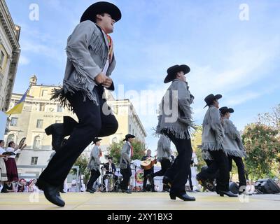 Festival folklorique 2024 à Matteotti Square Bergame, Lombardie, Italie Banque D'Images