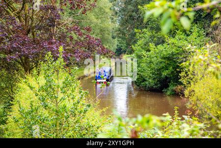 canal Nétrowboat passant sur le canal Shropshire Union à Tiverton près de Bunbury Cheshire Banque D'Images