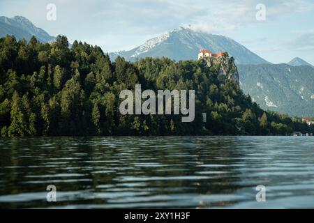 Château médiéval construit au-dessus du lac de Bled, Slovénie Banque D'Images