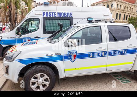 Cannes France,le Suquet vieux quartier,Quai Saint-Pierre,véhicules de police municipale de la ville garée van,France Europe européenne UE,les visiteurs voyagent à Banque D'Images