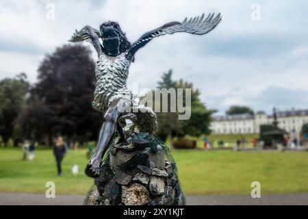 Eala LIR, (Lirs Swan), une sculpture de Paddy Campbell, à la Gormleys Art Exhibition, au K Club, kildare, Irlande. Banque D'Images