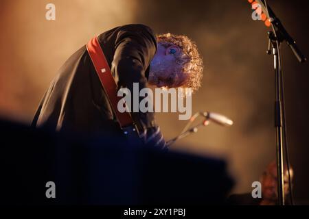 BARCELONE, ESPAGNE - juin 25 : Glen Hansard se produit sur scène au Poble Espanyol le 25 juin 2024. Banque D'Images