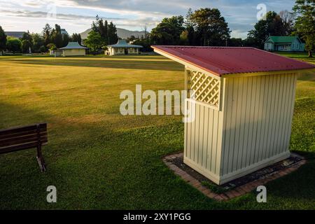 Soleil du soir sur la pelouse de croquet, jardins du gouvernement, Rotorua, Bay of Plenty, Île du Nord, nouvelle-Zélande Banque D'Images