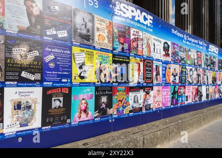 Écosse, Royaume-Uni - 20 août 2024 ; affiches publicitaires pour des événements au Space at the Edinburgh Fringe Festival Banque D'Images