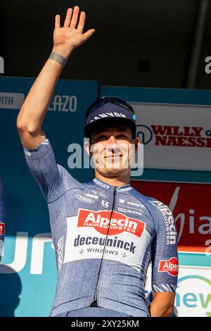 Bilzen, Belgique. 27 août 2024. Le belge Jasper Philipsen d'Alpecin-Deceuninck photographié lors de la présentation des équipes en amont de la course cycliste multi-étapes Renewi Tour qui débutera demain, mardi 27 août 2024. La course de cinq jours se déroule en Belgique et aux pays-Bas. BELGA PHOTO DAVID PINTENS crédit : Belga News Agency/Alamy Live News Banque D'Images