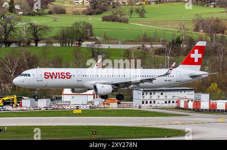 Zurich, Suisse, 16 mars 2024 : un Airbus A321-111 de Swiss International Airlines effectue son dernier vol vers l'aéroport de Zurich. Enregistrement HB-IOD. (Pho Banque D'Images