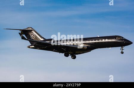 Un Bombardier Global Express de Limitless Aviation est en approche finale de l’aéroport de Zurich. Enregistrement T7-CLG. (Zurich, Suisse, 20.03.2024) Banque D'Images