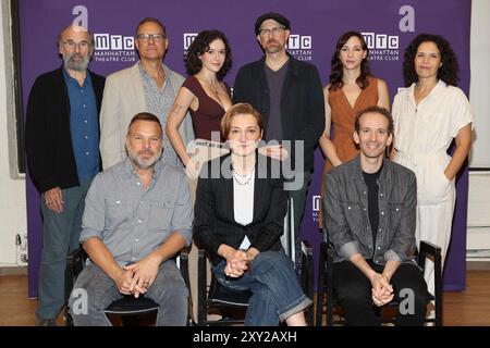 NY. 27 août 2024. Daniel Sullivan, Jonathan Walker, Norbert Leo Butz, Olivia Deren Nikkanen, Francesca Faridany, Erik Jensen, Erin Darke, David Rosenberg et Erika Sheffer photo Call pour VLADIMIR Press Event du Manhattan Theatre Club, Manhattan Theatre Club Studios, New York, NY, 27 août 2024. Crédit : Manoli Figetakis/Everett Collection/Alamy Live News Banque D'Images