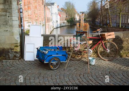 Capturer Bruges : artiste de rue au travail au cœur de la Cité médiévale Banque D'Images