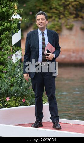 VENISE, ITALIE - AOÛT 27 : le président de la Biennale Pietrangelo Buttafuoco arrive à l'Hôtel Excelsiori lors du 81e Festival international du film de Venise le 27 août 2024 à Venise, Italie Banque D'Images