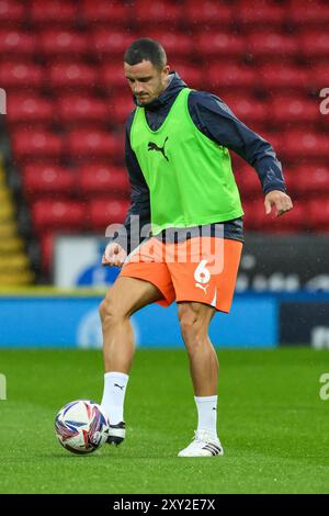 Oliver Norburn de Blackpool pendant l'échauffement avant le match de la Coupe Carabao Blackburn Rovers vs Blackpool à Ewood Park, Blackburn, Royaume-Uni, le 27 août 2024 (photo de Craig Thomas/News images) Banque D'Images