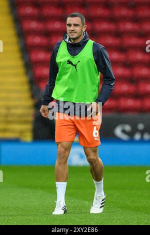 Oliver Norburn de Blackpool pendant l'échauffement avant le match de la Coupe Carabao Blackburn Rovers vs Blackpool à Ewood Park, Blackburn, Royaume-Uni, le 27 août 2024 (photo de Craig Thomas/News images) Banque D'Images