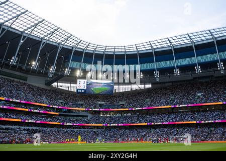 Londres, Angleterre. 10 août 2024. Le Tottenham Hotspur Stadium vu au club de football amical entre Tottenham Hotspur et Bayern Munich à Londres. Banque D'Images