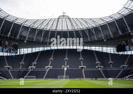 Londres, Angleterre. 10 août 2024. Le Tottenham Hotspur Stadium vu au club de football amical entre Tottenham Hotspur et Bayern Munich à Londres. Banque D'Images