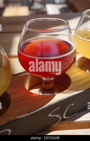 Un vol de cidre à Island Orchard Cider à Ellison Bay, Wi. Banque D'Images