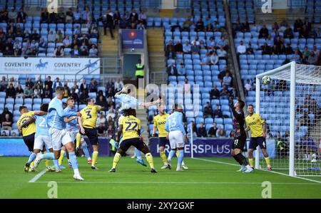 Liam Kitching, de Coventry City, atteint le but lors du match de deuxième tour de la Carabao Cup à la Coventry Building Society Arena de Coventry. Date de la photo : mardi 27 août 2024. Banque D'Images