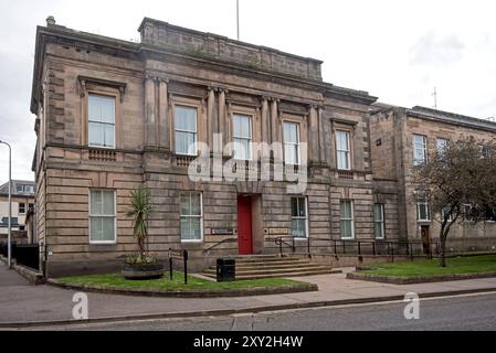 Vue extérieure de la Cour de shérif d'Elgin et de la Cour de paix d'Elgin, Moray, Écosse, Royaume-Uni. Banque D'Images