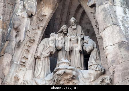 BARCELONE, ESPAGNE - 21 DÉCEMBRE 2015 - Détails de la façade de la Sagrada Familia, cathédrale gothique d'Antonio Gaudi Banque D'Images