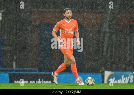 Matthew Pennington de Blackpool en action lors du match de la Carabao Cup Blackburn Rovers vs Blackpool à Ewood Park, Blackburn, Royaume-Uni, le 27 août 2024 (photo de Craig Thomas/News images) Banque D'Images