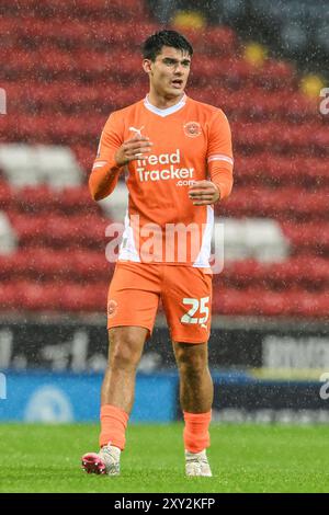 Rob Apter de Blackpool donne des instructions à son équipe lors du match de la Carabao Cup Blackburn Rovers vs Blackpool à Ewood Park, Blackburn, Royaume-Uni, le 27 août 2024 (photo par Craig Thomas/News images), le 25/08/2024. (Photo de Craig Thomas/News images/SIPA USA) crédit : SIPA USA/Alamy Live News Banque D'Images