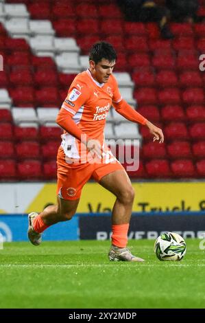 Rob Apter de Blackpool fait une pause avec le ballon lors du match de la Carabao Cup Blackburn Rovers vs Blackpool à Ewood Park, Blackburn, Royaume-Uni, le 27 août 2024 (photo par Craig Thomas/News images) in, le 25/08/2024. (Photo de Craig Thomas/News images/SIPA USA) crédit : SIPA USA/Alamy Live News Banque D'Images