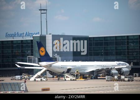 Avions Lufthansa à l'aéroport de Francfort, Allemagne Banque D'Images