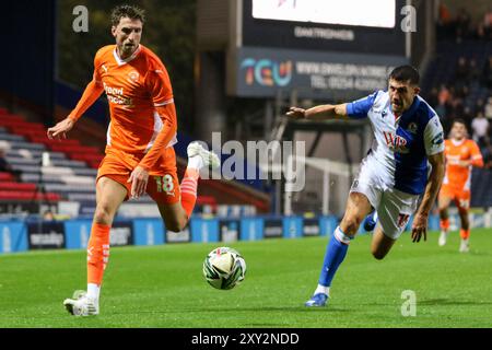 Blackburn, Royaume-Uni. 27 août 2024. Ewood Park, Blackburn, Angleterre, 27 août 2024 : Jake Beesley (18 Blackpool) contrôle le ballon lors du match de la deuxième ronde de la Carabao Cup entre Blackburn Rovers et Blackpool à Ewood Park à Blackburn, Angleterre, le 27 août 2024. (Sean Chandler/SPP) crédit : photo de presse sportive SPP. /Alamy Live News Banque D'Images