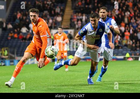 Blackburn, Royaume-Uni. 27 août 2024. Ewood Park, Blackburn, Angleterre, 27 août 2024 : Jake Beesley (18 Blackpool) contrôle le ballon lors du match de la deuxième ronde de la Carabao Cup entre Blackburn Rovers et Blackpool à Ewood Park à Blackburn, Angleterre, le 27 août 2024. (Sean Chandler/SPP) crédit : photo de presse sportive SPP. /Alamy Live News Banque D'Images