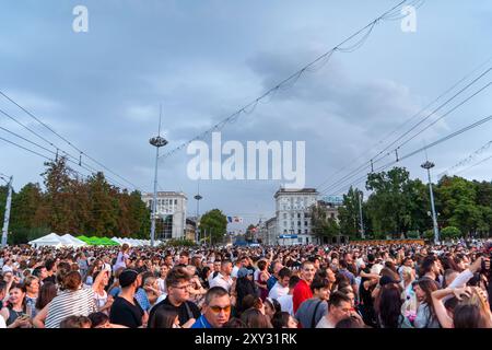 Chisinau, Republik Moldau 27. Août 2024 : Unabhängigkeitstag der Republik Moldau - 2024 Im Bild : Publikum, Piata Neamul Adunari nationale Orhei *** Chisinau, République de Moldavie 27 août 2024 jour de l'indépendance de la République de Moldavie 2024 dans le public, Piata Neamul Adunari National Orhei Copyright : xFotostandx/xNiewelerx Banque D'Images