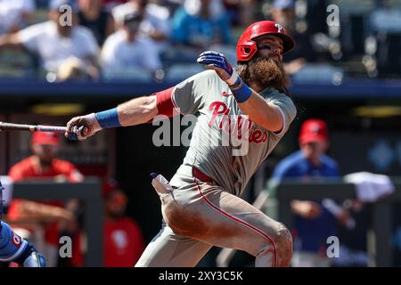 25 août 2024 : les Philadelphia Phillies quittent Brandon Marsh (16 ans) contre les Kansas City Royals au Kauffman Stadium à Kansas City, Missouri. David Smith/CSM Banque D'Images