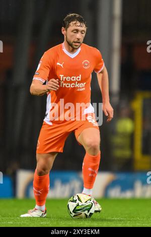 Matthew Pennington de Blackpool en action lors du match de la Carabao Cup Blackburn Rovers vs Blackpool à Ewood Park, Blackburn, Royaume-Uni, le 27 août 2024 (photo de Craig Thomas/News images) Banque D'Images