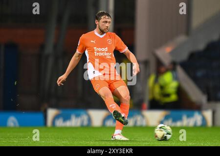 Matthew Pennington de Blackpool en action lors du match de la Carabao Cup Blackburn Rovers vs Blackpool à Ewood Park, Blackburn, Royaume-Uni, le 27 août 2024 (photo de Craig Thomas/News images) Banque D'Images